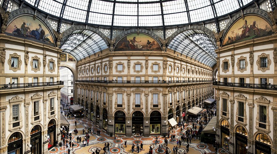 Pisa Kulesi ve meydan manzarası